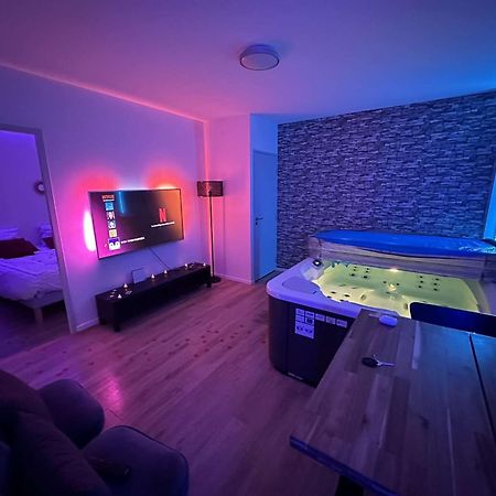 Privatespa Love Room Jacuzzi Privatif Тулуза Экстерьер фото